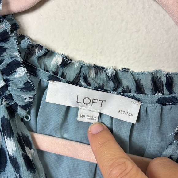 Loft Petite Leopard Print Ruffle Sleeve Blouse size MP - Picture 6 of 12